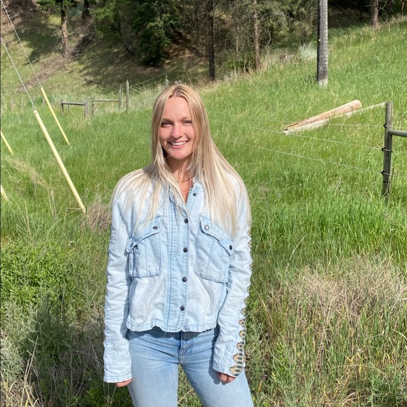 Welcome to my Closet :) - Picture 1 of 3